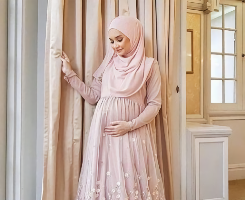 Bingung Memilih Pakaian Muslim untuk Wanita Hamil? Ini Tipsnya