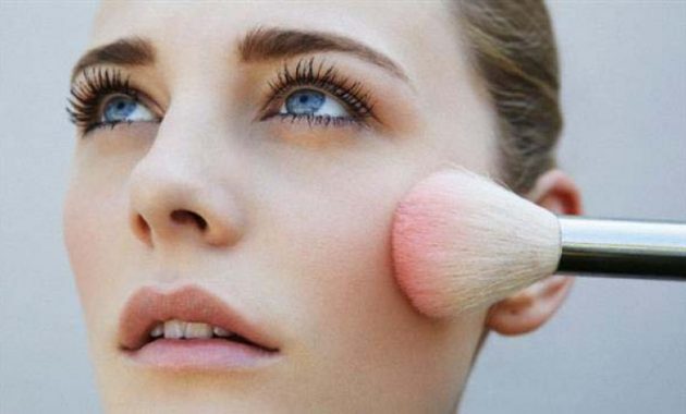 8 Tips Makeup Anti Luntur Saat Pakai Masker