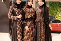 10 Inspirasi Model Baju Batik yang Cocok untuk Pesta Pernikahan