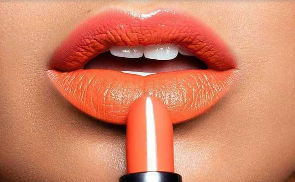 8 Warna Lipstik yang Cocok untuk Pemilik Bibir Tebal