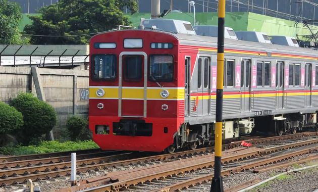 6 Tips Aman Naik KRL di Tengah Pandemi