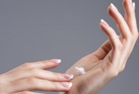 7 Rekomendasi Hand Cream yang Efektif Atasi Kulit Kering