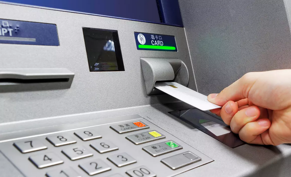 6 Tips Aman Ambil Uang di ATM saat Pendemi Corona