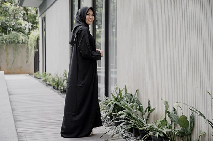 10 Ide Baju Lebaran Paling Hits. Cocok untuk Wanita Berhijab