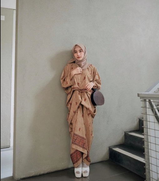 10 Ide Baju Lebaran Paling Hits. Cocok untuk Wanita Berhijab