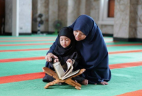 6 Cara Agar Anak Terbiasa Membaca Al-Qur’an Selama Ramadhan