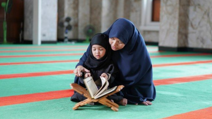 6 Cara Agar Anak Terbiasa Membaca Al-Qur'an Selama Ramadhan