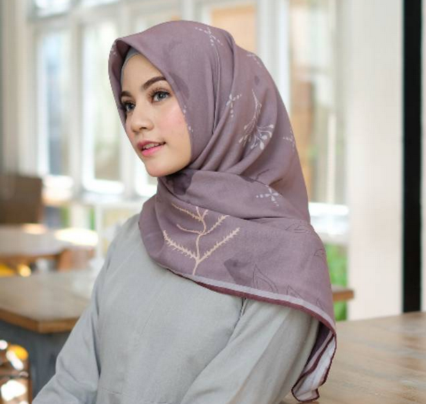 8 Tips Merawat Hijab Berbahan Voal Agar Tak Mudah Rusak