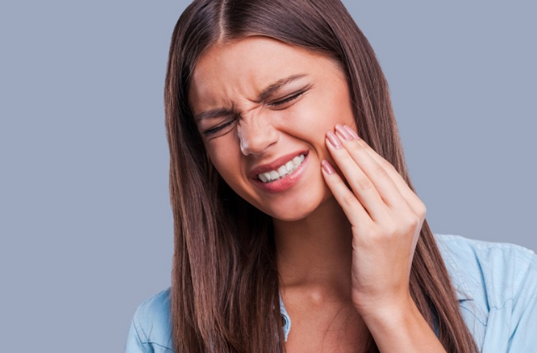 Cara Menyembuhkan Gigi Rusak dan Berlubang Tanpa Ribet