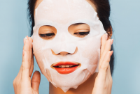 5 Kesalahan yang Sering Terjadi Ketika Memakai Sheet Mask