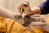 10 Cara Menghilangkan Henna dengan Cepat dan Mudah