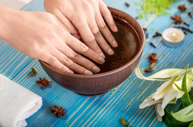 10 Cara Menghilangkan Henna dengan Cepat dan Mudah