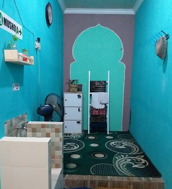 13 Inspirasi Desain Mushola di Dalam Rumah, Bikin Makin Rajn Beribadah!