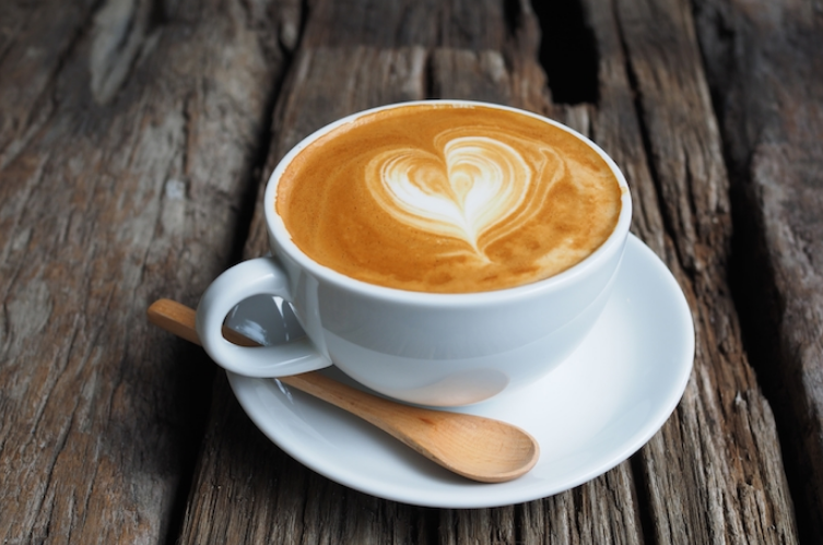 Cara Mudah Membuat Kopi Latte di Rumah Tanpa Menggunakan Mesin Khusus