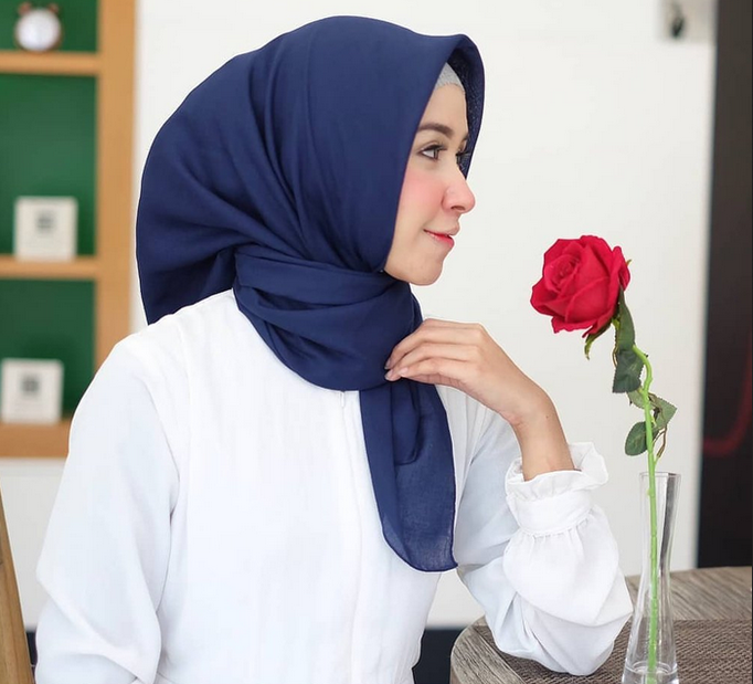 10 Bahan Hijab yang Nyaman dan Mudah Dibentuk