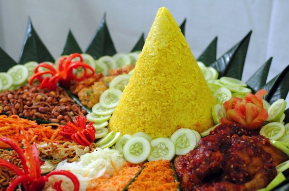 Filosofi Nasi Tumpeng dan Makna di Setiap Lauk Pauknya