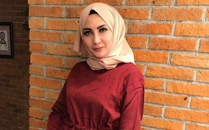 10 Artis Mualaf yang Putuskan untuk Berhijab