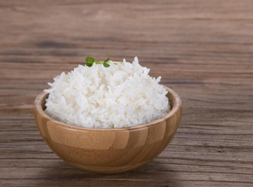 6 Manfaat Mengurangi Nasi Putih untuk Kesehatan