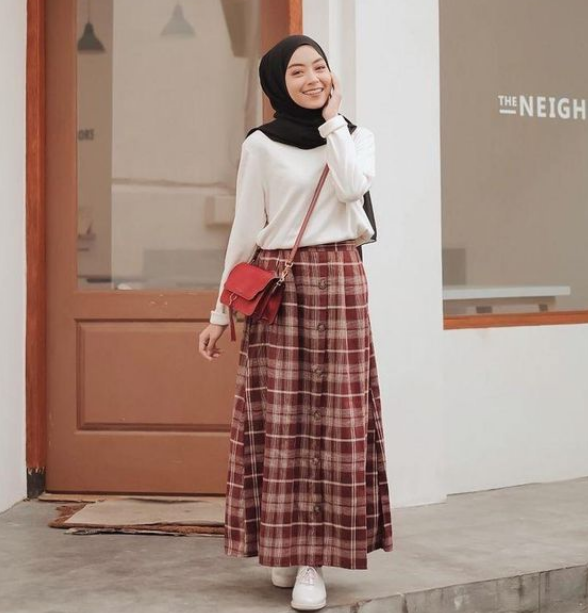 8 Motif Rok yang Cocok Dipakai Cewek Tomboy Maupun Feminin