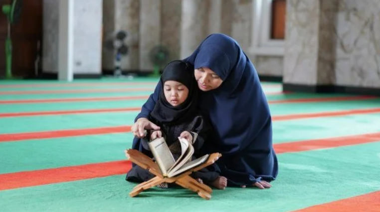 Pentingnya Mengajarkan Anak Membaca Surat Al-Fatihah Beserta Keutamaannya!