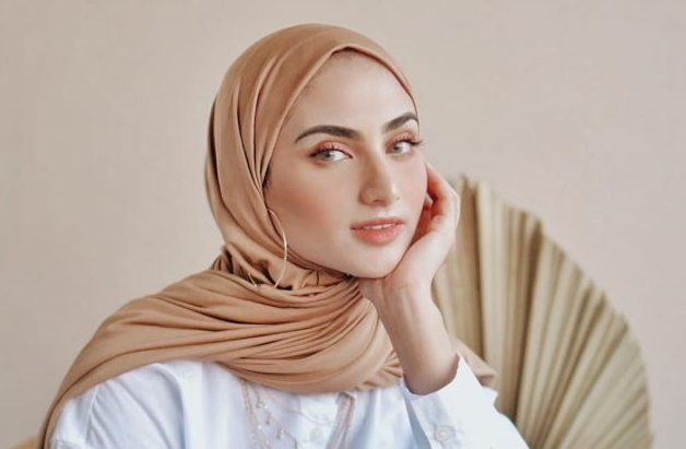 6 Bahan Hijab yang Kurang Nyaman Dipakai Sehari-hari