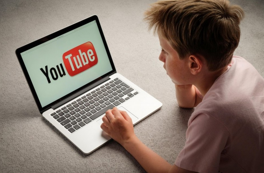 Sisi Positif dan Negatif YouTube Terhadap Anak-anak