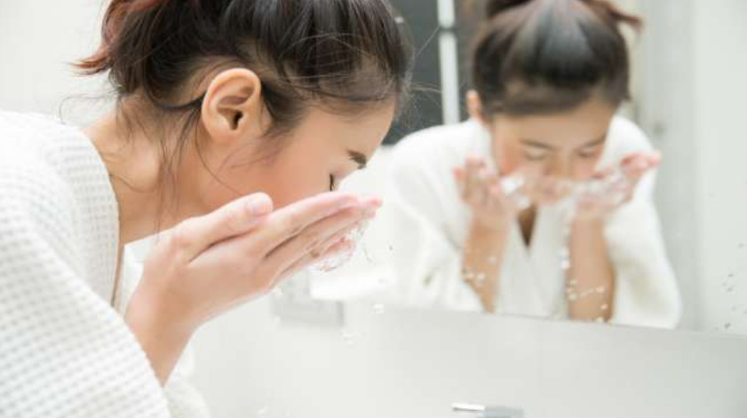 5 Tips Memilih Sabun Pembersih Wajah untuk Ibu Hamil