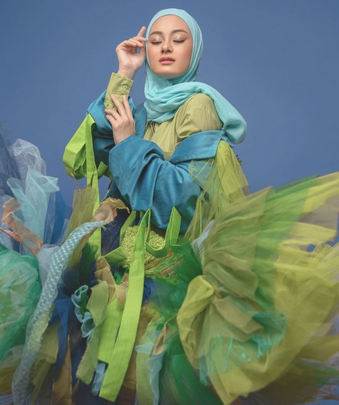 Tampil Cantik dengan Pashmina Ala Dinda Hauw