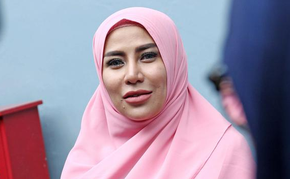 5 DJ Wanita yang Putuskan Berhijrah Hingga Menjadi Mualaf