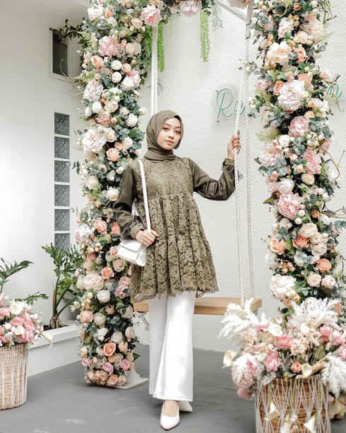 10 Inspirasi Baju Kondangan Dengan Stelan Celana Untuk Para Hijabers