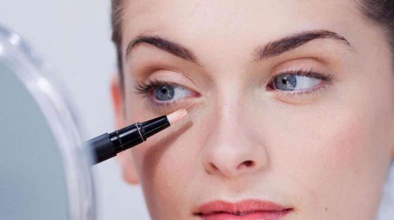 8 Tips Makeup untuk Wanita Berkacamata