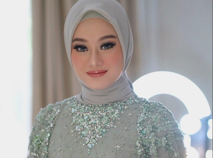 7 Tutorial Make Up Sederhana Bikin Kamu Cantik Memesona