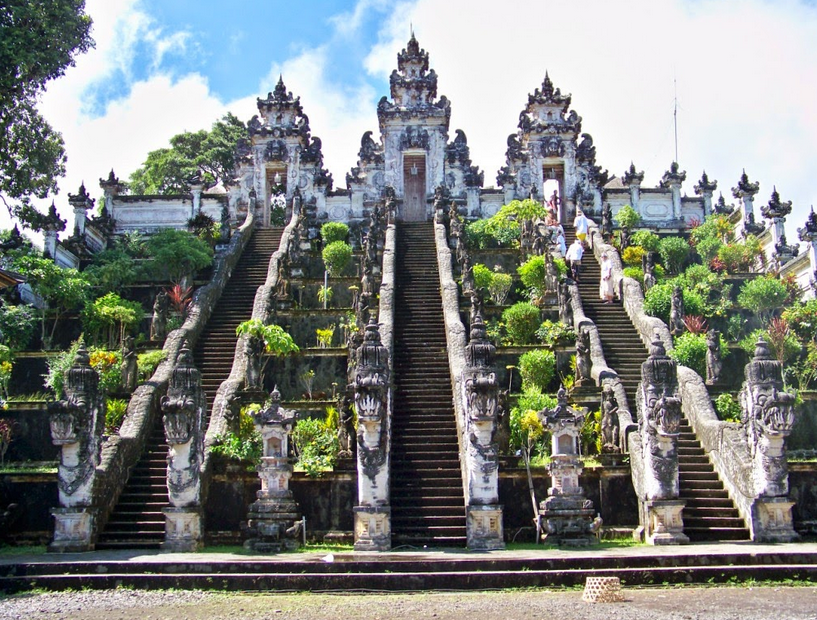 Tempat Bersejarah di Indonesia yang Perlu Kamu Tahu!