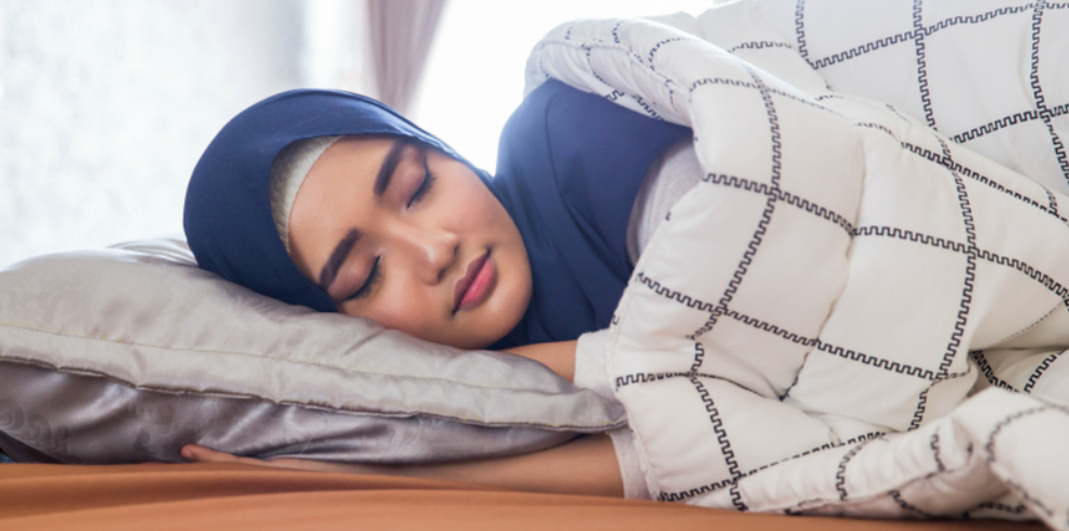 7 Manfaat Posisi Tidur Miring Ke Kanan Sesuai Anjuran Rasulullah