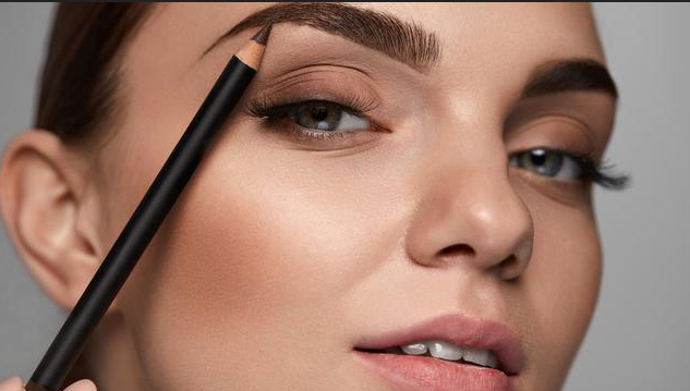 8 Tips Makeup untuk Wanita Berkacamata