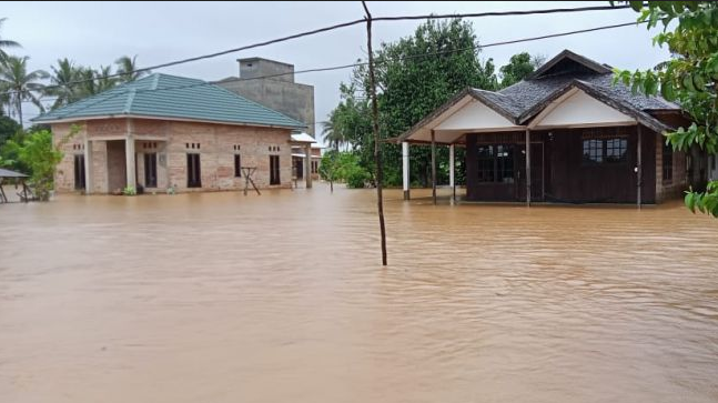 Sulit Mencari Air untuk Berwudhu Ketika Banjir? Begini Panduannya