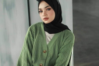 6 Tips Padu Padan Knit Cardigan untuk Wanita Berhijab