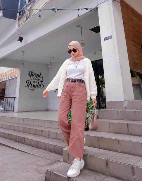 6 Tips Padu Padan Knit Cardigan untuk Wanita Berhijab