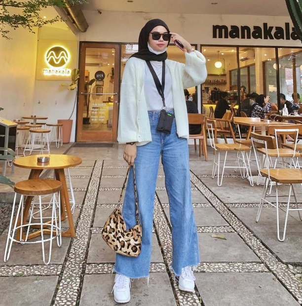 6 Tips Padu Padan Knit Cardigan untuk Wanita Berhijab