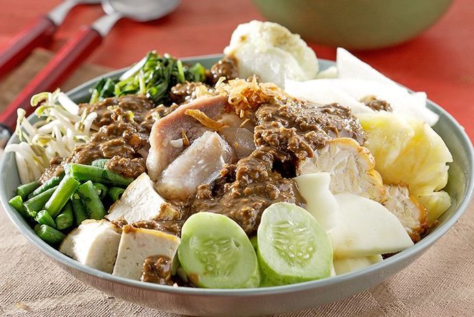 5 Resep Rujak dengan Rasa Pedas Manis yang Menyegarkan