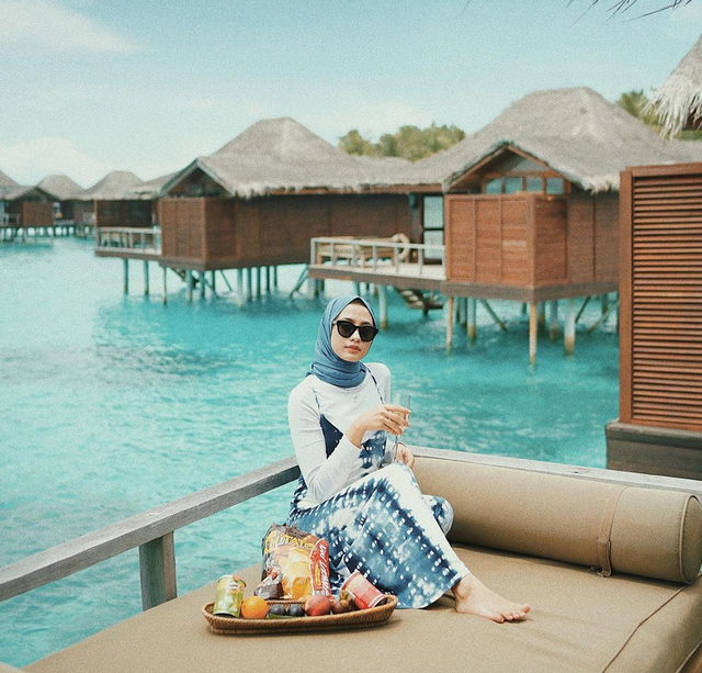 20 Inspirasi Style ke Pantai untuk Hijabers