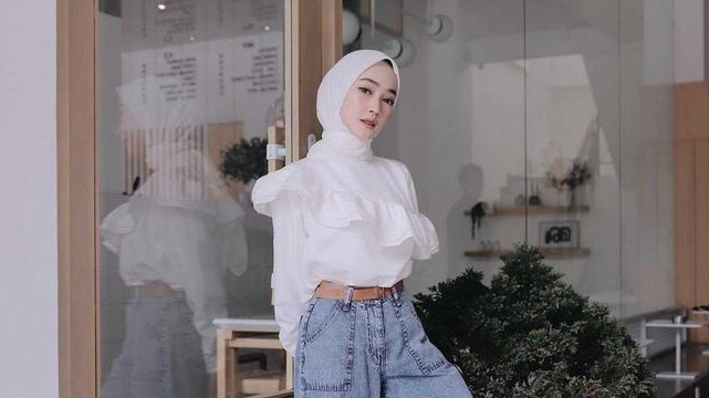 6 Jenis Baju Atasan yang Cocok untuk Hijabers Bertubuh Mungil