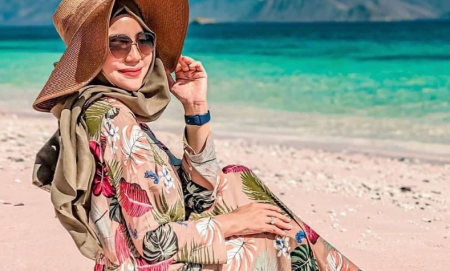 20 Inspirasi Style ke Pantai untuk Hijabers