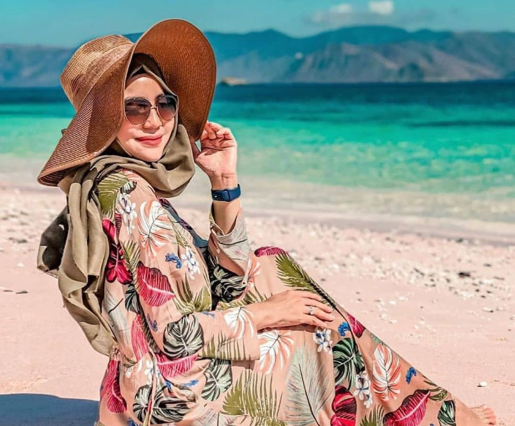 20 Inspirasi Style ke Pantai untuk Hijabers
