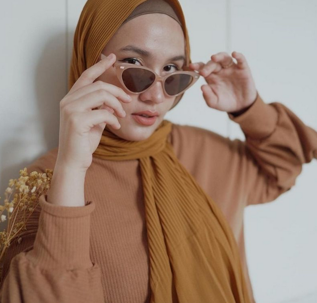 Tips Tampil Stylish dengan Pashmina Plisket yang Sedang Hits