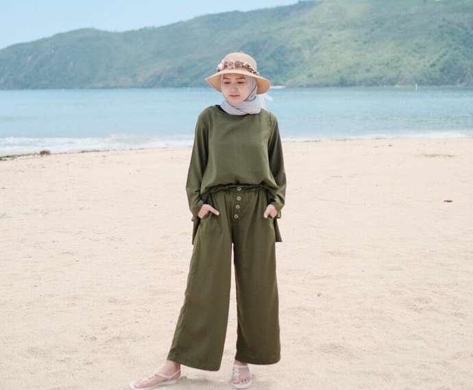 20 Inspirasi Style ke Pantai untuk Hijabers