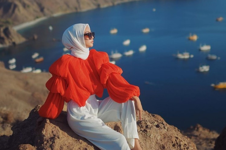 20 Inspirasi Style ke Pantai untuk Hijabers