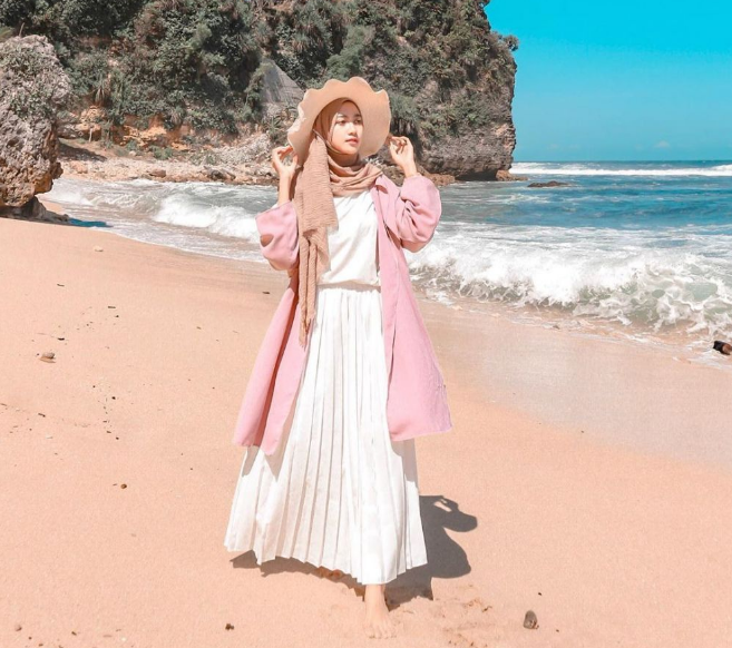 20 Inspirasi Style ke Pantai untuk Hijabers