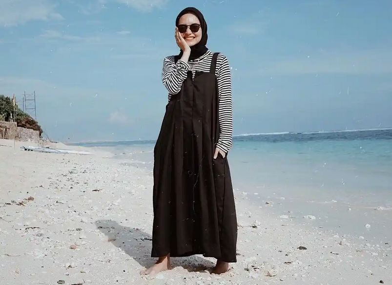 20 Inspirasi Style ke Pantai untuk Hijabers