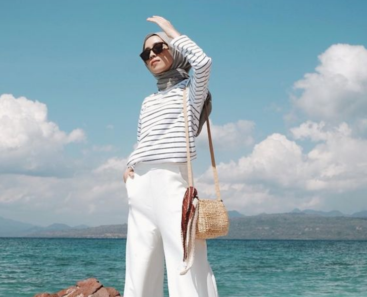 20 Inspirasi Style ke Pantai untuk Hijabers